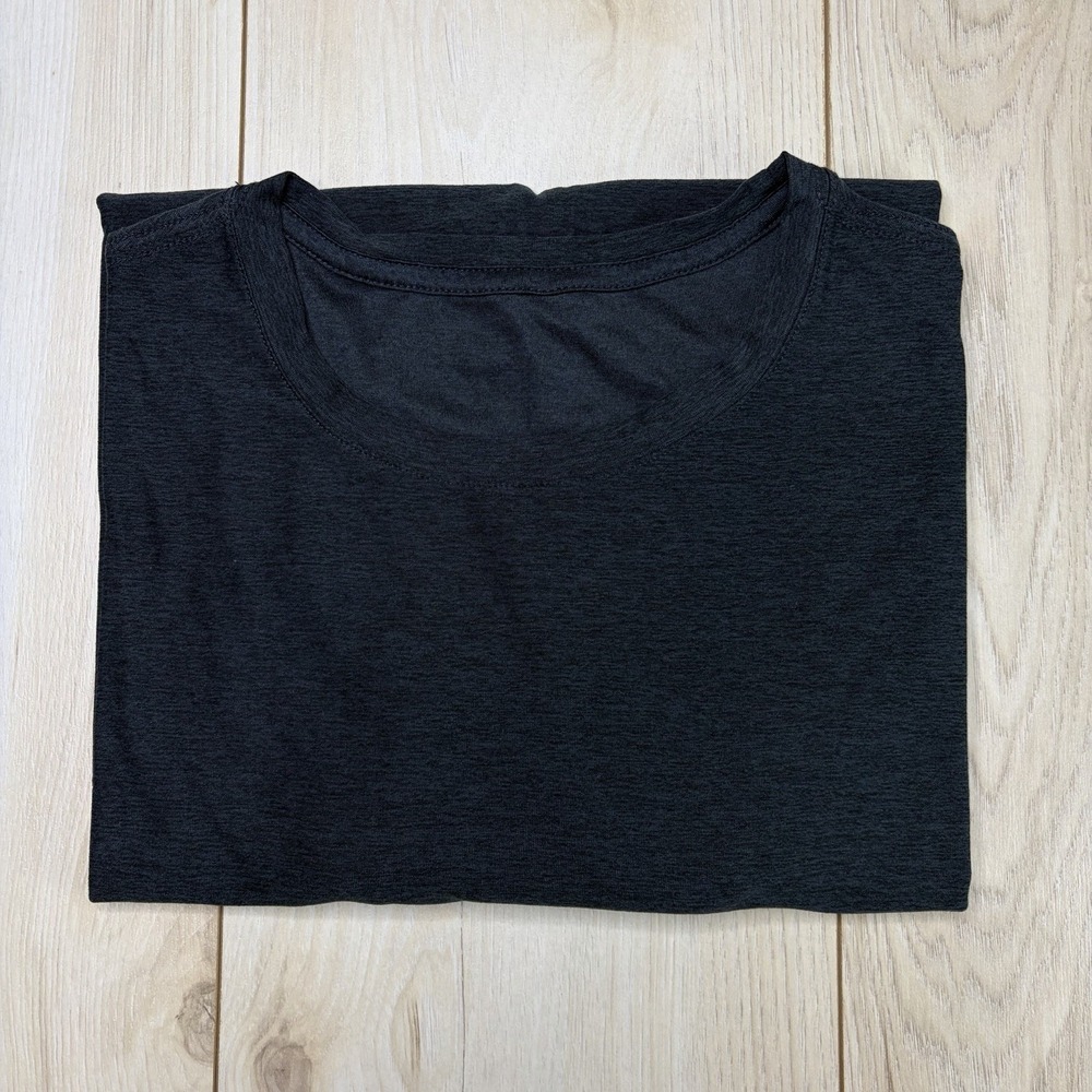 Vuori Strato Tech Tee Mens Large Gray V126 Short Sleeve Workout Shirt